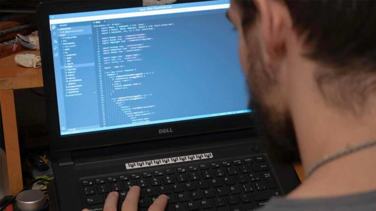 Budući full-stack developer - Zadaci koji te uče programiranju: Kako izgleda praktičan rad uz Tutor sistem?